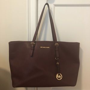 Michael Kors Jet Set Tote in Burgundy